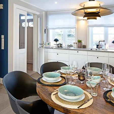 Haus No 7 *