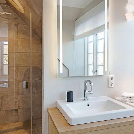 Haus No 7 * List