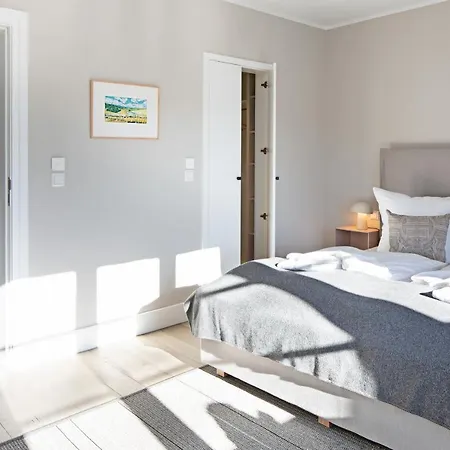 Haus No 7 *